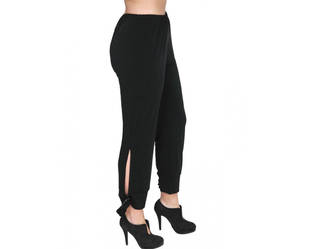 A20-151 Fitted capri pants - Black Plus Size